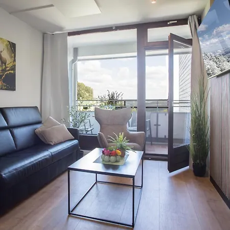 Comfort - Balcony - Free Private Parking *