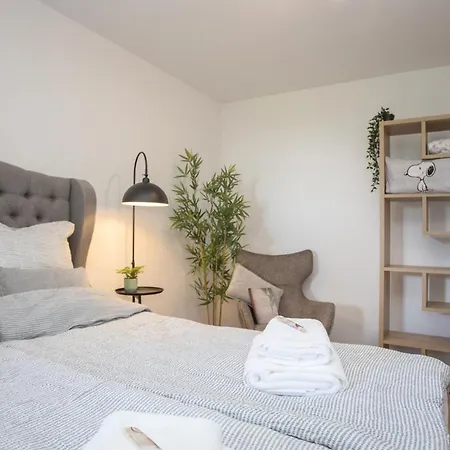 Comfort - Balcony - Free Private Parking Apartment