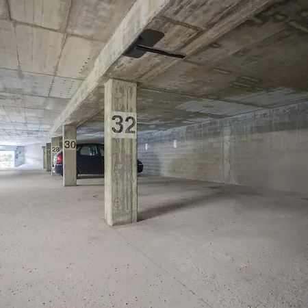 Comfort - Balcony - Free Private Parking Apartment *